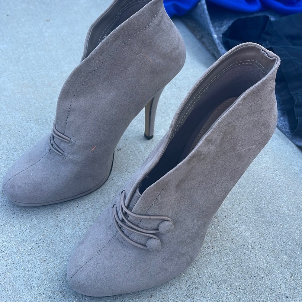 APT 9 heels